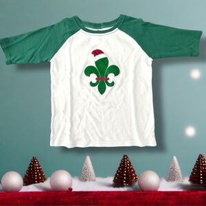 Christmas Size 5T Green/White 3/4 Sleeve Tee w/Glitter Fleur-de-lis Santa Hat
